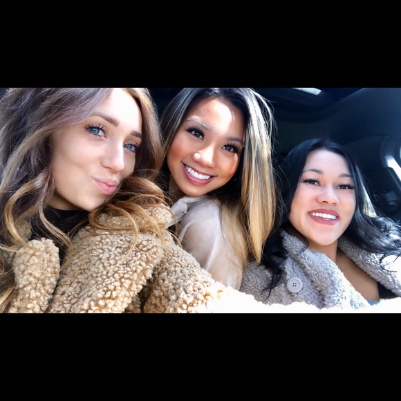 Meet your Posher, Chloe - Picture 5 of 6